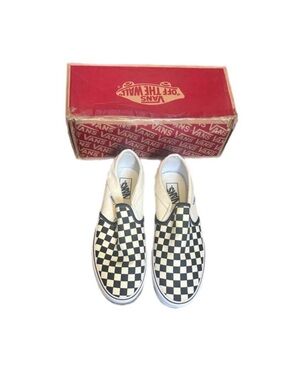 Van off the wall Asher Men’s size 8.5 and women 11 .